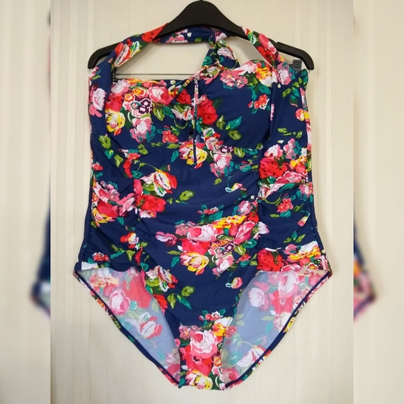 Swimsuit - Picture 1 of 3